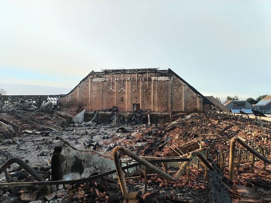 Photo de la salle de basket du bcm après l'incendie du 25 décembre 2023